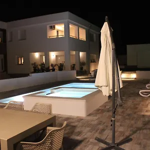 House Emjalemi , Pola Croazia